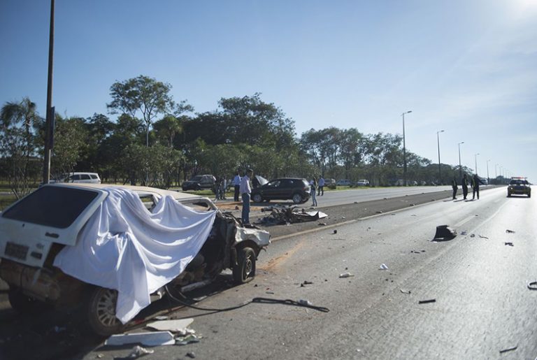 Número de acidentes e mortes em rodovias federais cresce e interrompe