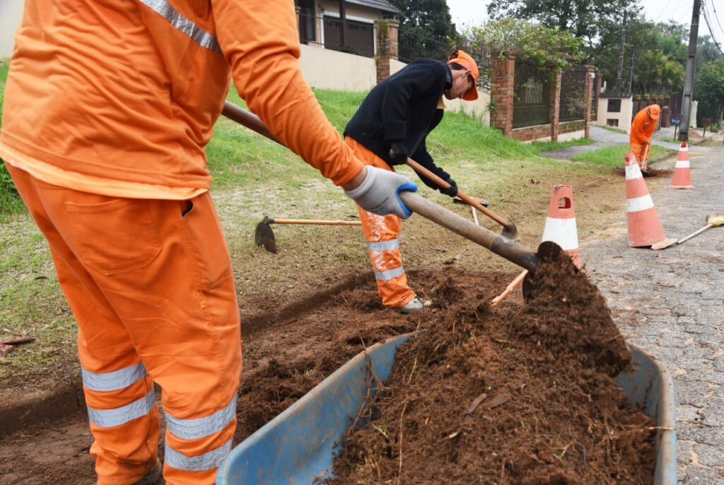 Bairros De Santa Cruz Recebem Capina E Pintura De Meios Fios Gaz