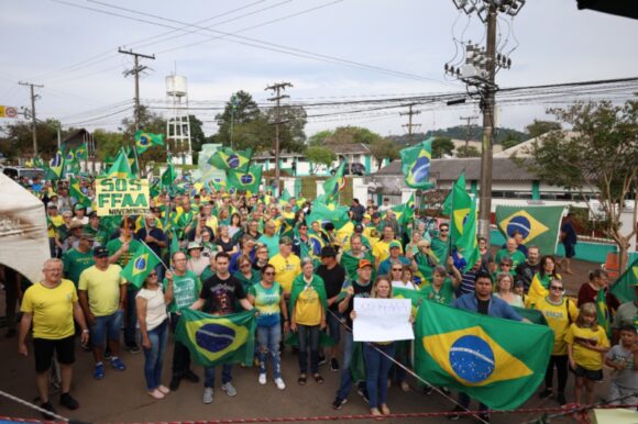 FOTOS Manifestantes permanecem em frente ao 7º BIB GAZ Notícias de