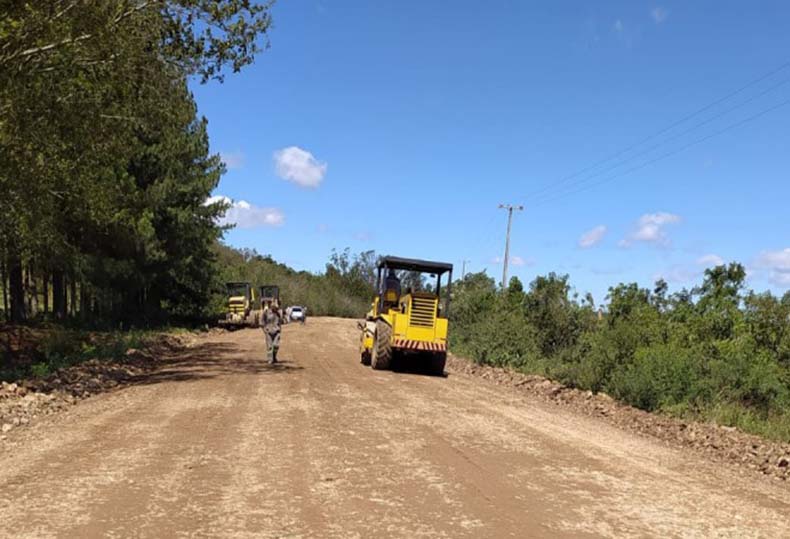 Começa o asfaltamento do trecho Santo Eduardo (ES-162) a Cacimbinha