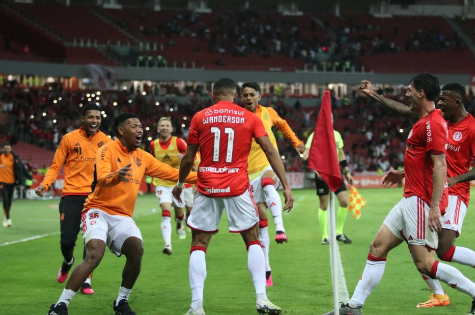 DE PENA E WANDERSON NÃO PODEM MAIS VESTIR A CAMISA DO INTER