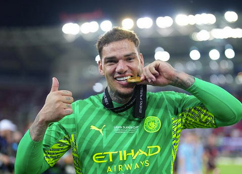 Ederson é finalista ao prêmio de melhor goleiro da Fifa em 2023