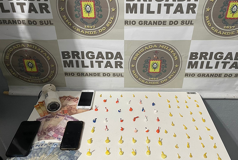 BM prende homem e apreende quatro menores por tráfico de drogas em Rio Pardo