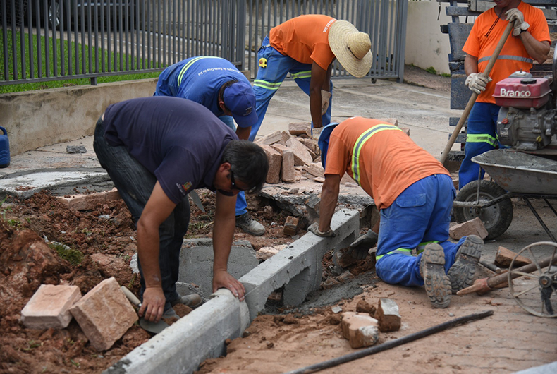 Rua Ver. Donato João Glesse recebe melhorias para escoamento da água da chuva
