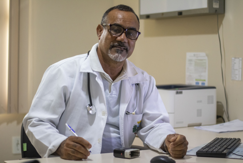 Após se dedicar ao tabaco, médico cubano volta a atuar na ESF de Passo do Sobrado