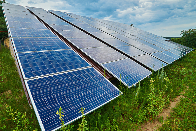 A locadora pode ter as placas solares instaladas em um telhado ou em solo
