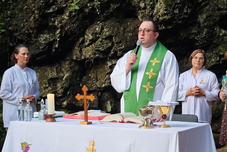 Demonstrações de fé marcam procissão de Nossa Senhora de Lourdes