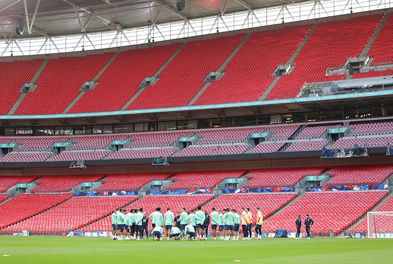 A Seleção Brasileira enfrenta a Inglaterra em Wembley, veja onde