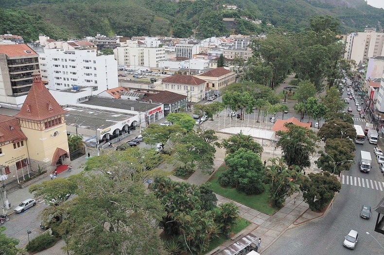 Praça Dermeval Barbosa Moreira, situada na área central da cidade de Nova Friburgo
