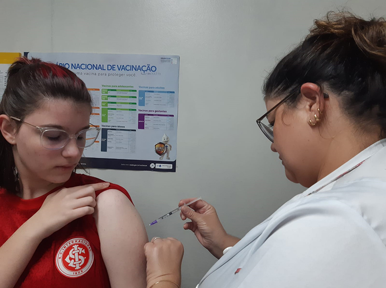 Primeiro dia de vacinação contra a dengue em Santa Cruz tem baixa adesão