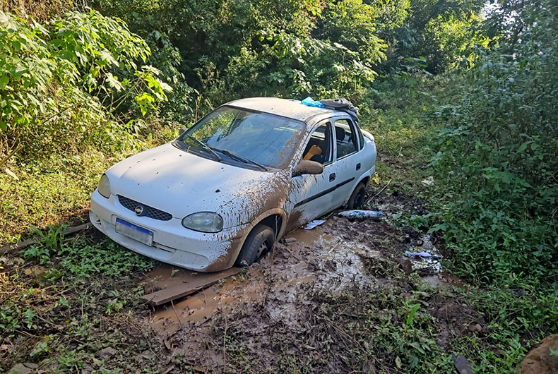 Carro furtado é recuperado pela Polícia Rodoviária Estadual