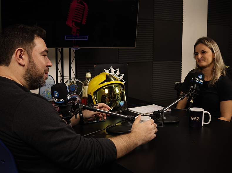 AO VIVO: assista podcast com bombeira que atuou em salvamentos na enchente