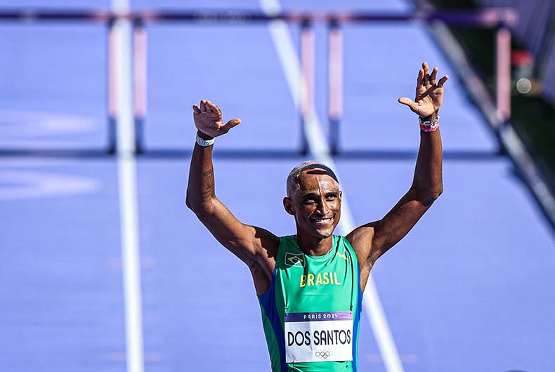 Alison dos Santos garante presença na final dos 400m com barreiras