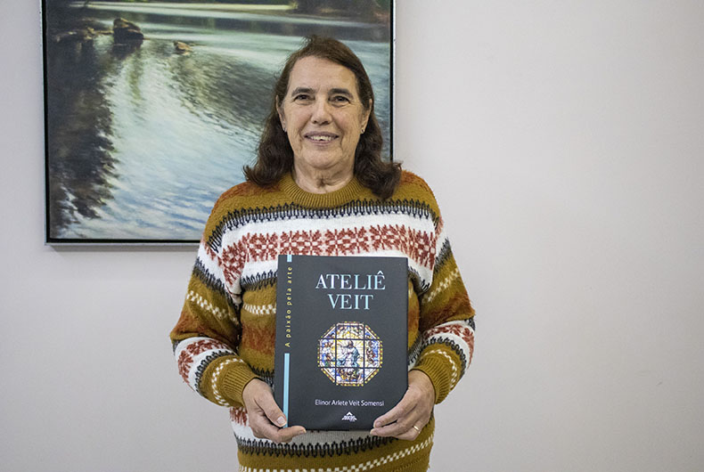 Livro mostra artes em vitrais de família de imigrantes