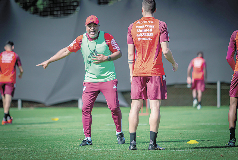 Internacional e Palmeiras jogam no Beira-Rio e tentam amenizar as pressões neste domingo