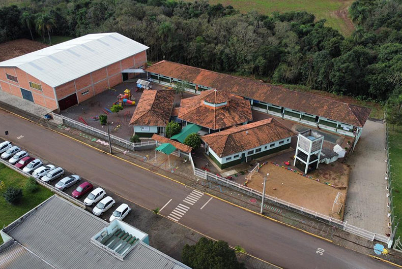 Estrutura de escola em Mato Leitão terá usina solar
