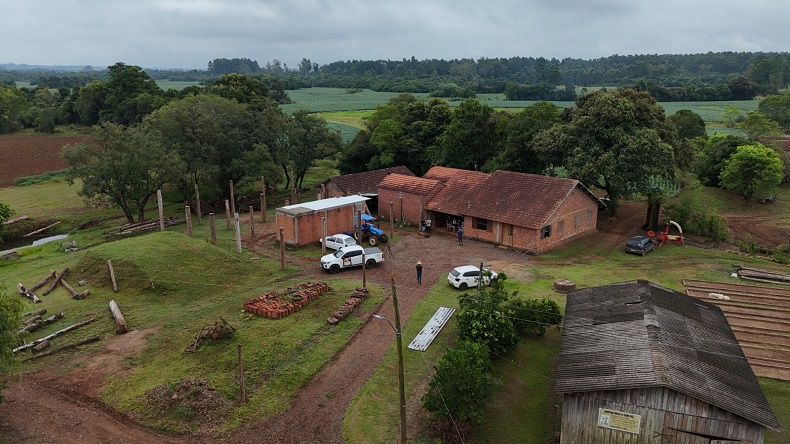 Com apoio dos vizinhos e amigos, Juiano Baierle reconstruiu estrutura em seis meses